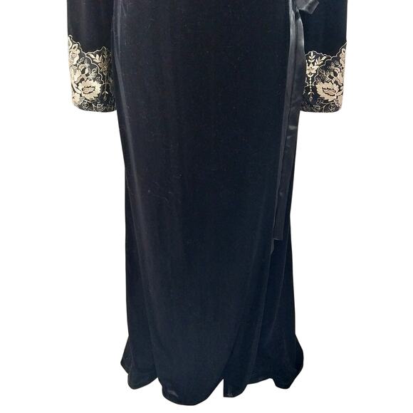 NWT! SOMA! LUXE BLACK STRETCH VELVET FULL LENGTH GOLD TRIMMED SLEEVE ROBE! SZ M - Picture 4 of 12